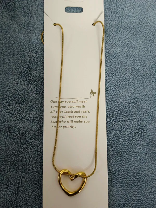 Gold_Tone_Heart_Shape_Pendant_Necklace_for_Women
