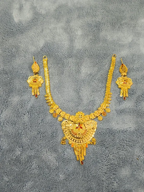 Gold_Brass_Traditional_Statement_Necklace_Set_For_Women