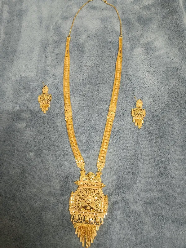 Gold_Brass_Traditional_Pendant_Necklace_Set_For_Women