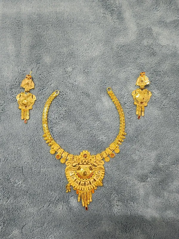 Gold_Brass_Temple_Jewellery_Set_For_Women