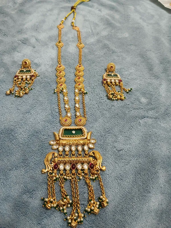 Gold_Brass_Traditional_Necklace_Set_For_Women