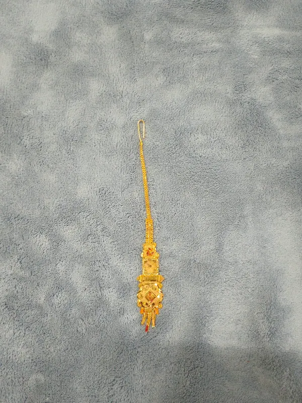 Gold_Brass_Ornate_Pendant_Traditional_Maang_Tikka_For_Women