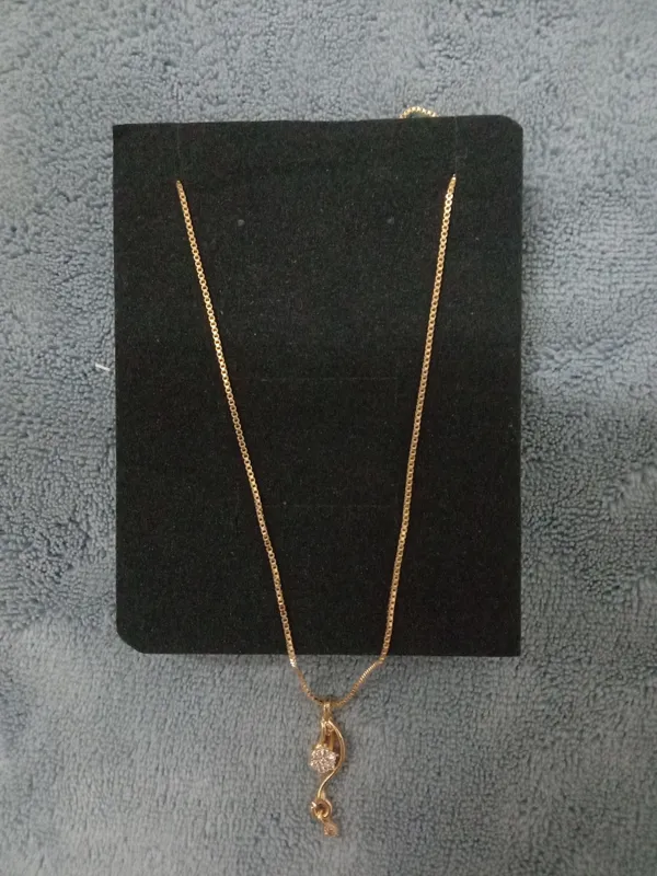 Gold_Tone_Pendant_Necklace_for_Women