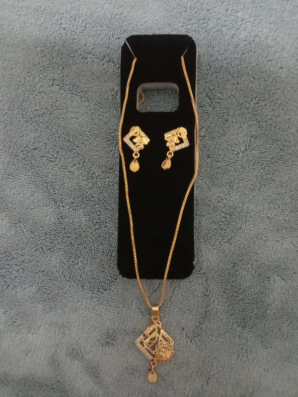 Gold_Tone_Pendant_Necklace_Set_for_Women