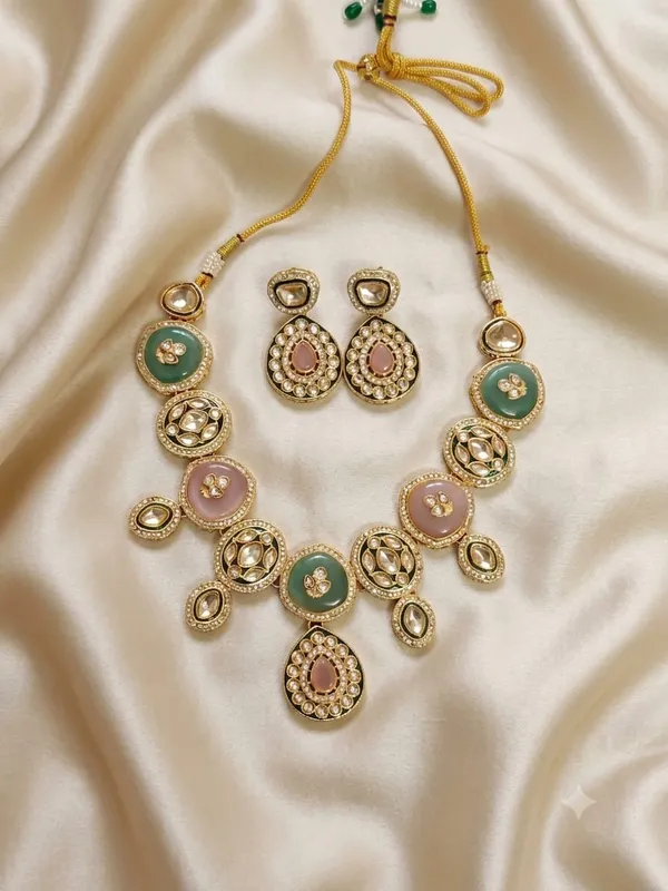 Gold_Brass_Kundan_Necklace_Set_For_Women