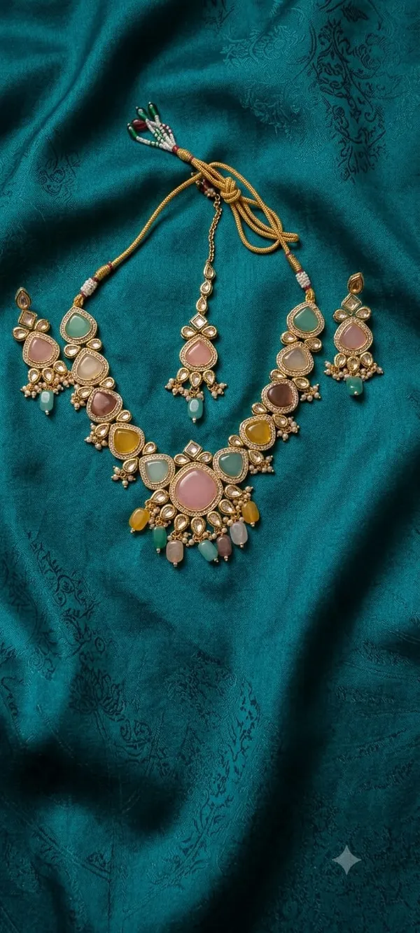 Gold_Brass_Kundan_Necklace_Set_For_Women