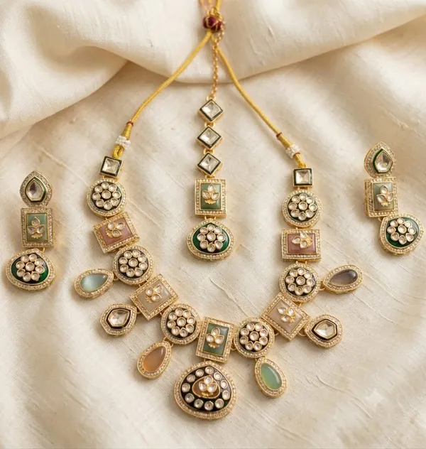 Gold_Brass_Kundan_Necklace_Set_For_Women