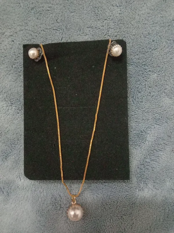 Gold_Tone_Pearl_Pendant_Necklace_And_Stud_Earrings_Set