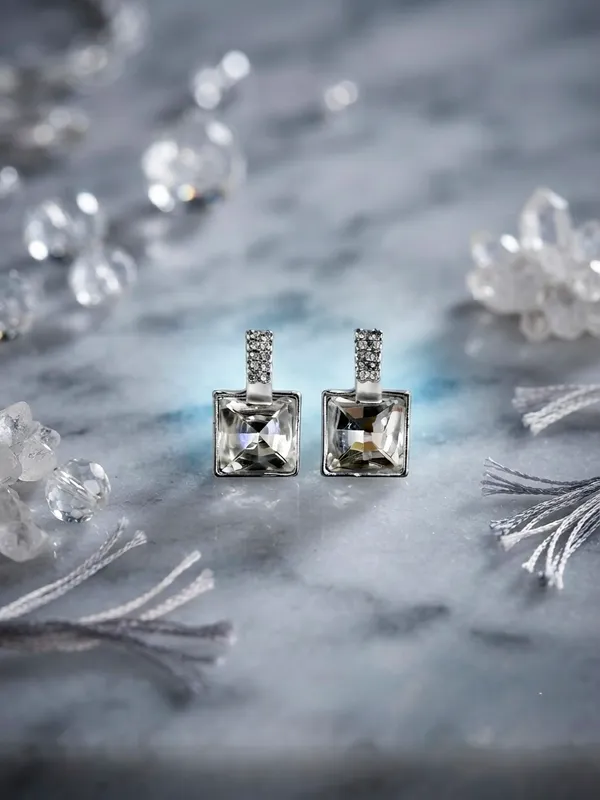 Gold_Alloy_Crystal_Geometric_Stud_Earrings_For_Women