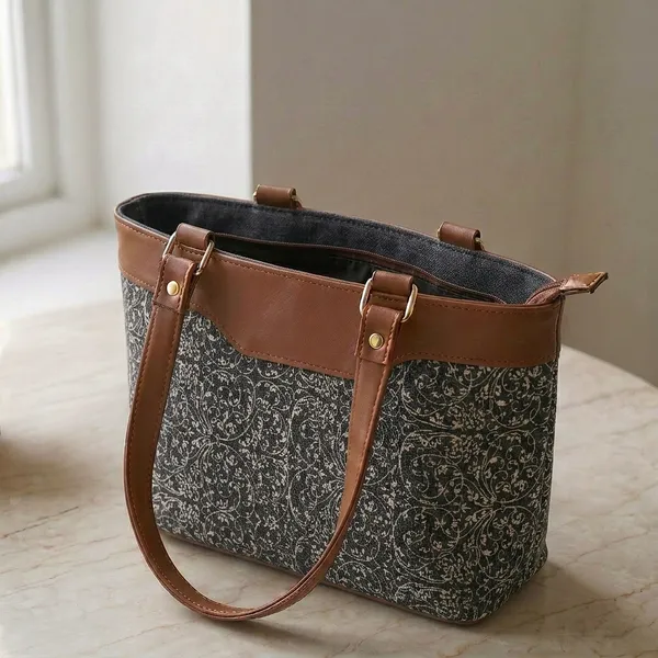 Black_Printed_Tote_Bag_For_Women
