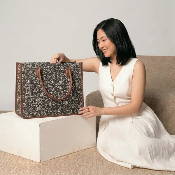 Grey_Printed_Tote_Bag_For_Women