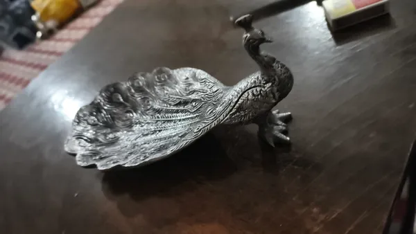 Metal_Decorative_Peacock_Figurine