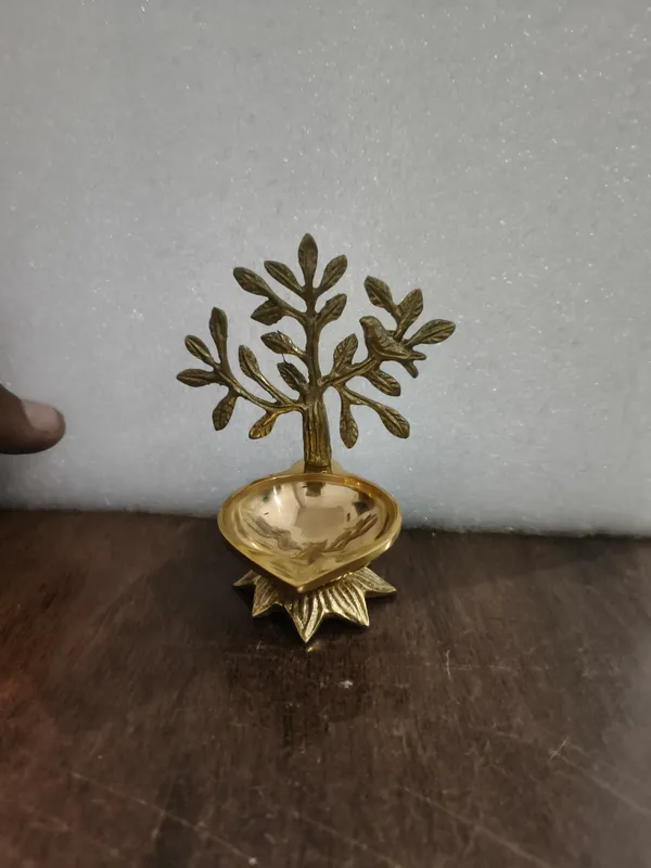 Brass_Decorative_Tree_Motif_Diya_Oil_Lamp