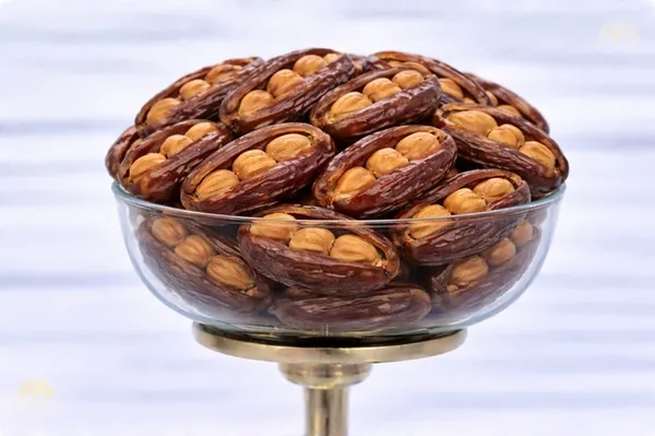 Almond_Dates