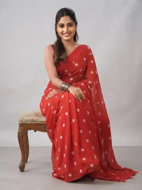 Red_Shiuli_Embroidery_Cotton_Saree