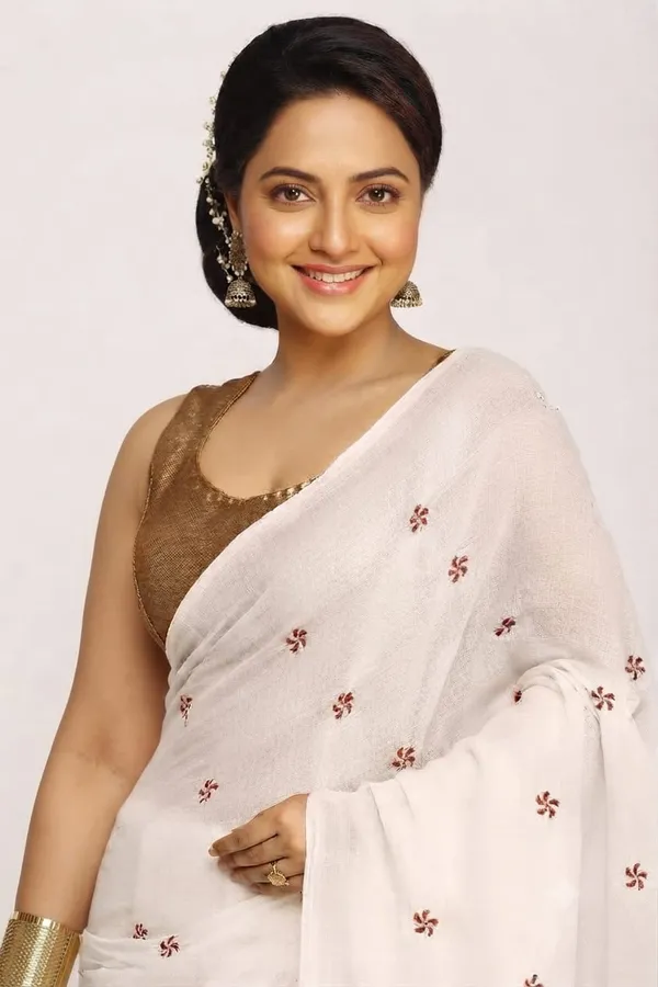 White_Shiuli_Embroidery_Cotton_Saree