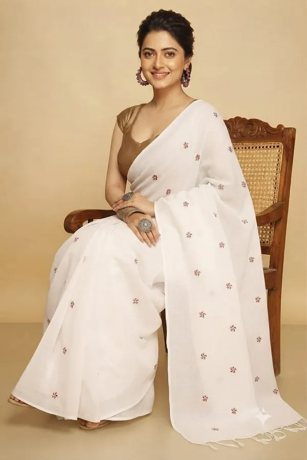 White_Shiuli_Embroidery_Cotton_Saree