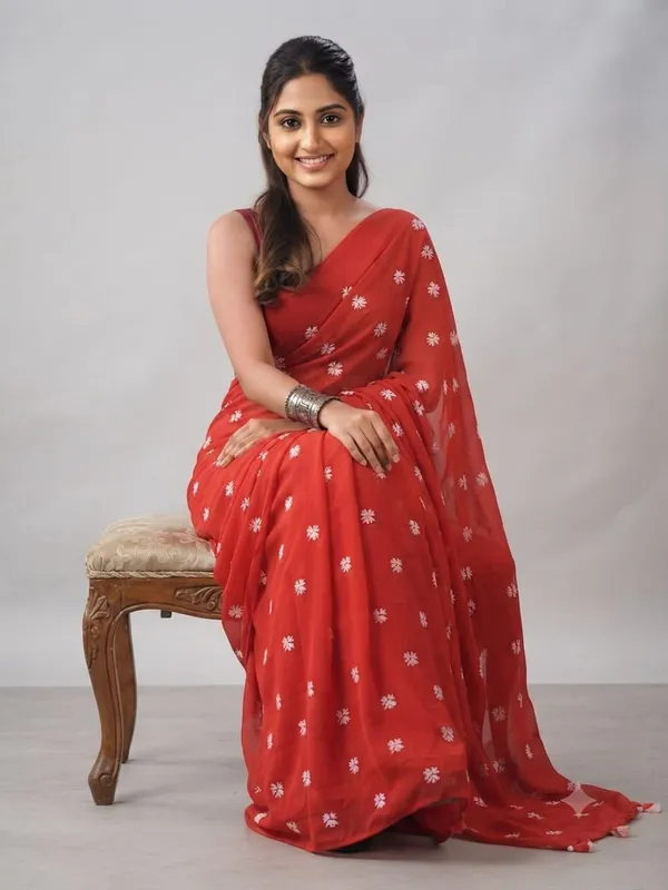 Red_Shiuli_Embroidery_Cotton_Saree