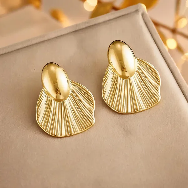 Golden_Shell_Fan_Statement_Earring_Default_Title