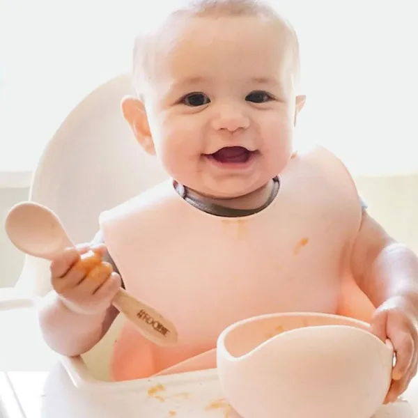 Baby_Silicone_Feeding_Bowl_With_Wooden_Spoon