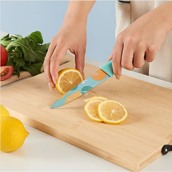 Stainless_Steel_Kitchen_Knife_Set_With_Non_Slip_Handle