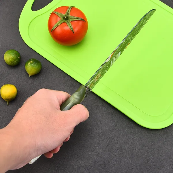 Stainless_Steel_Santoku_Knife_With_Blade_Cover