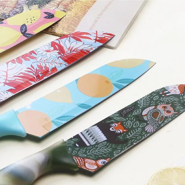 Stainless_Steel_Santoku_Knife_With_Blade_Cover