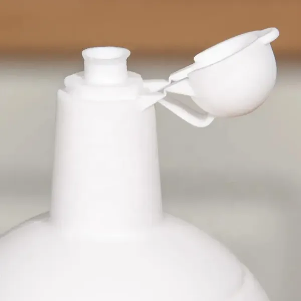 Plastic_Squeeze_Bottle_With_Cap