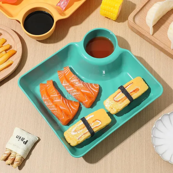 Dumpling_Plate_With_Sauce_Dish
