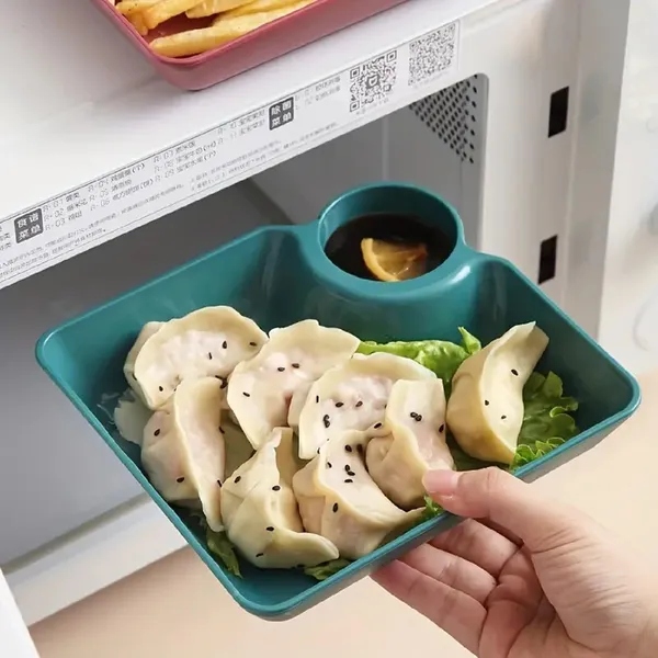 Dumpling_Plate_With_Sauce_Dish