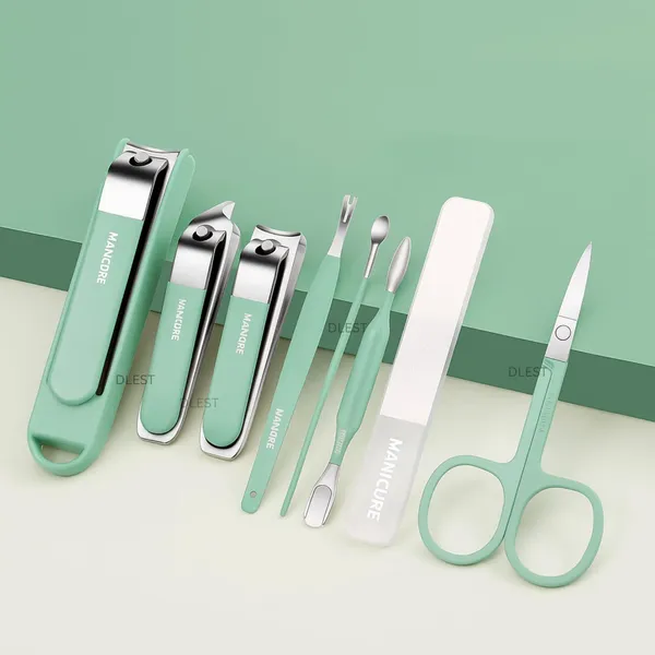 Manicure_Set_With_Nail_Clippers