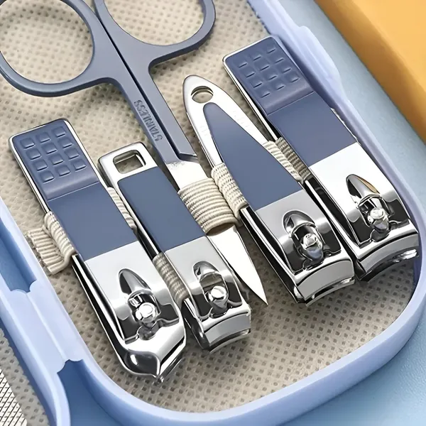 Manicure_And_Pedicure_Set_With_Travel_Case