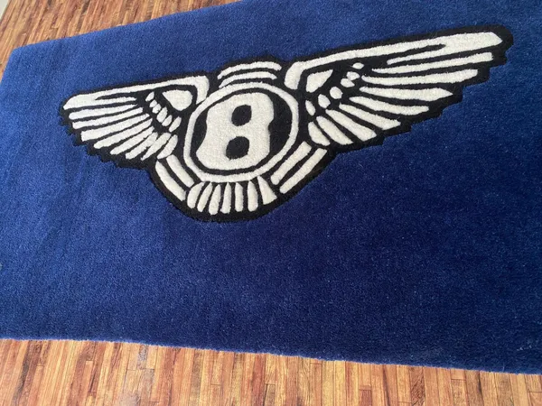 Bentley_Flying_Rug_Top_1_Handtufted_Luxury_Carpet_For_Home_Decor
