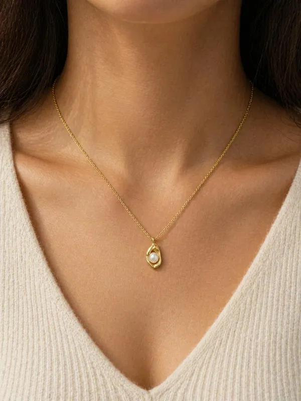 Gold_Tone_Pearl_Pendant_Necklace_for_Women
