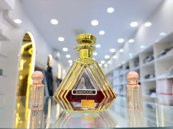 Bakhoor_Woody_Amber_Attar
