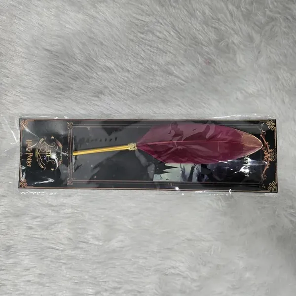 Harry_Potter_Burgundy_Feather_Quill_Pen