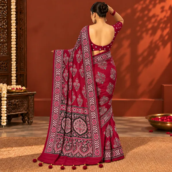 Maroon_Printed_Dupatta_And_Potli_Set_For_Women