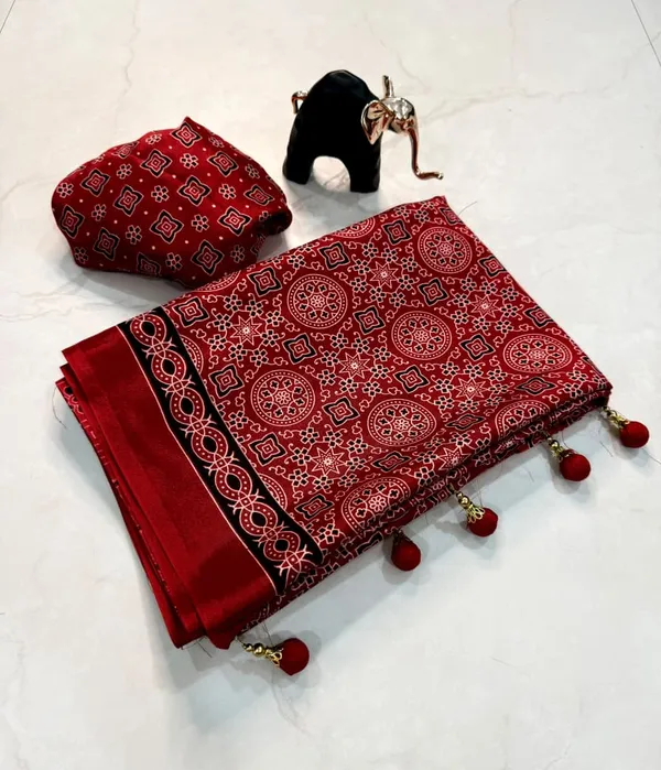 Red_Printed_Traditional_Saree_For_Women