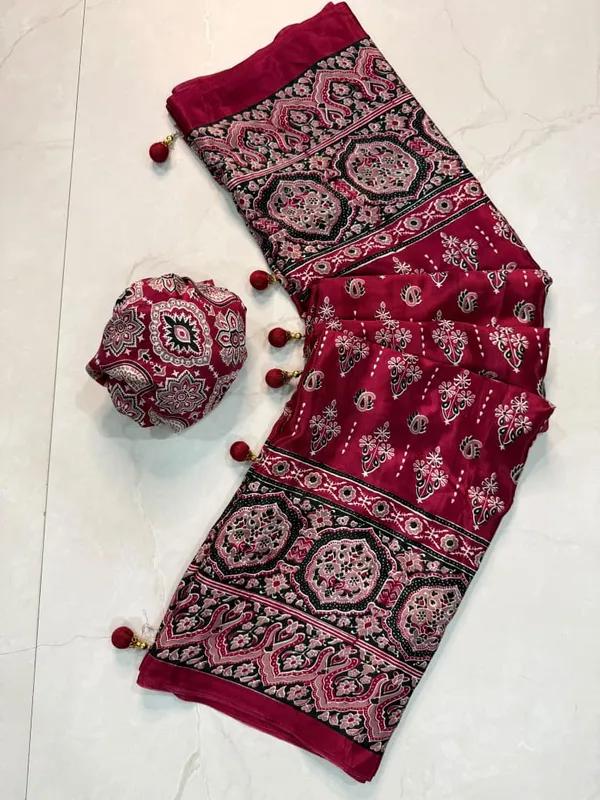 Maroon_Printed_Dupatta_And_Potli_Set_For_Women