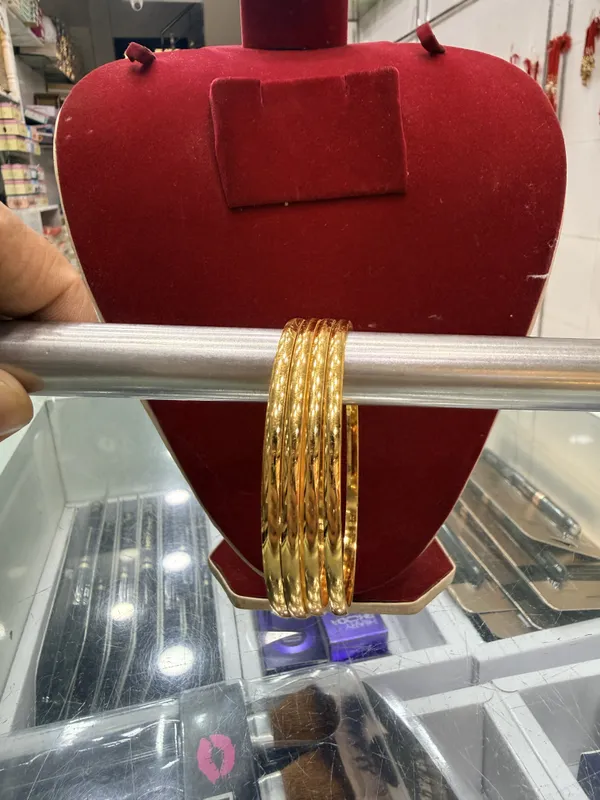 Gold_Metal_Alloy_Slim_Textured_Layered_Bangle_Set_For_Women