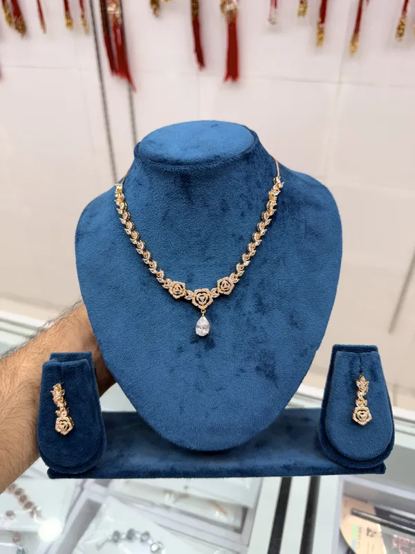 Gold_Metal_Alloy_Floral_Heart_Pendant_Necklace_Set_For_Women