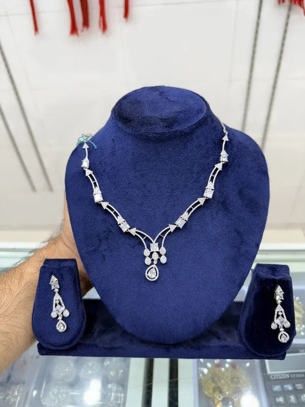 Gold_Metal_Alloy_Floral_Teardrop_Pendant_Necklace_Set_For_Women