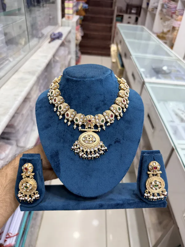 Gold_Metal_Alloy_Kundan_Stone_Pearl_Traditional_Necklace_Set_For_Women