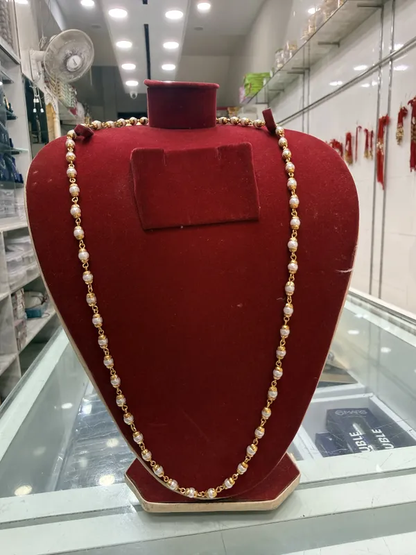 Gold_Metal_Alloy_White_Bead_Pearl_Necklace_For_Women