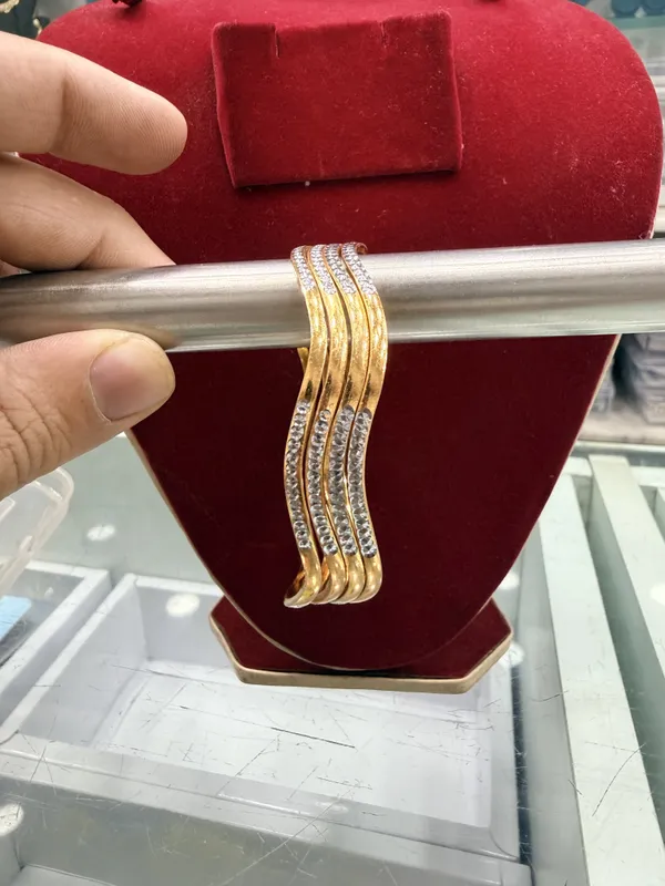 Gold_Metal_Alloy_Clear_Stone_Studded_Stacked_Bangle_For_Women