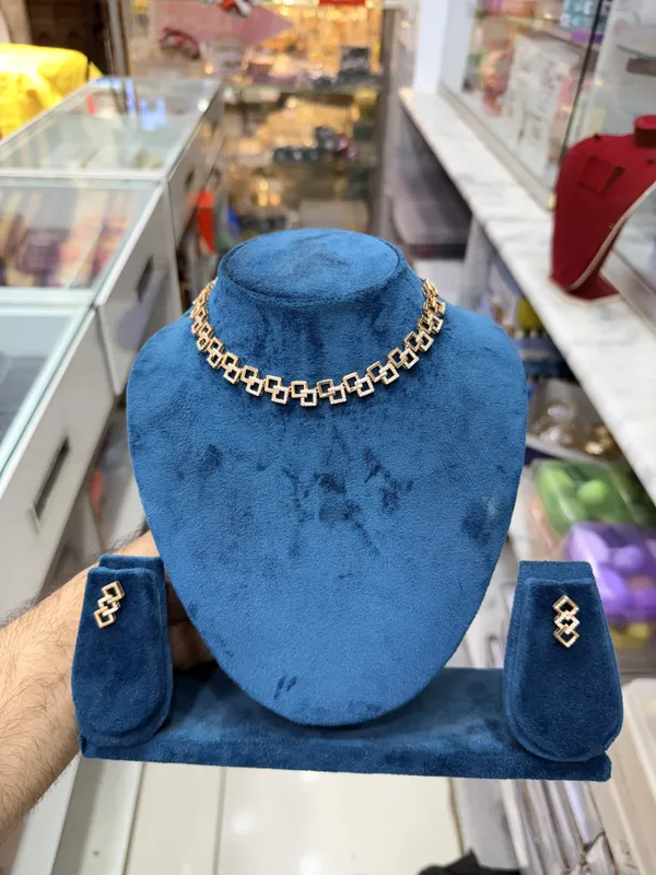 Gold_Metal_Alloy_Interlocking_Square_Link_Necklace_Set_For_Women