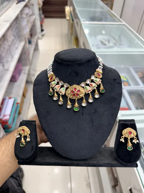 Gold_Metal_Alloy_Floral_Stone_Traditional_Necklace_Set_For_Women