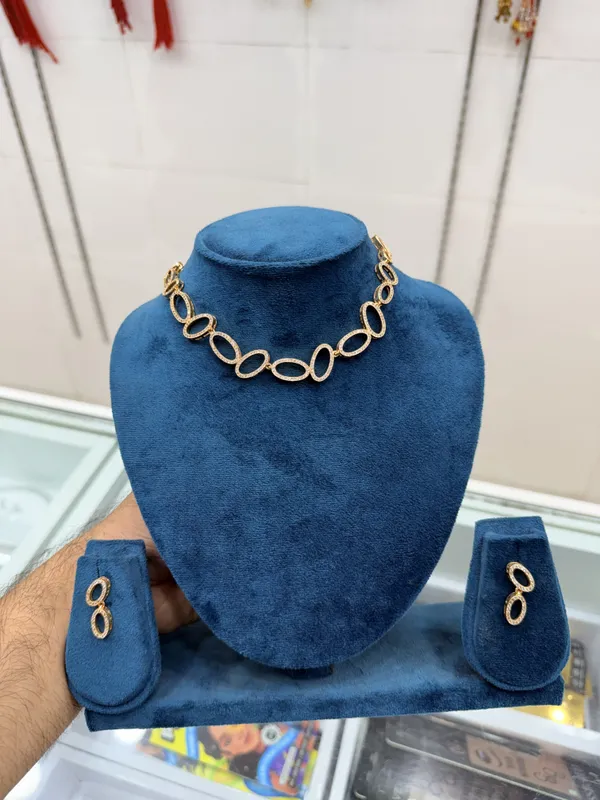 Gold_Metal_Alloy_Oval_Link_Necklace_Set_For_Women