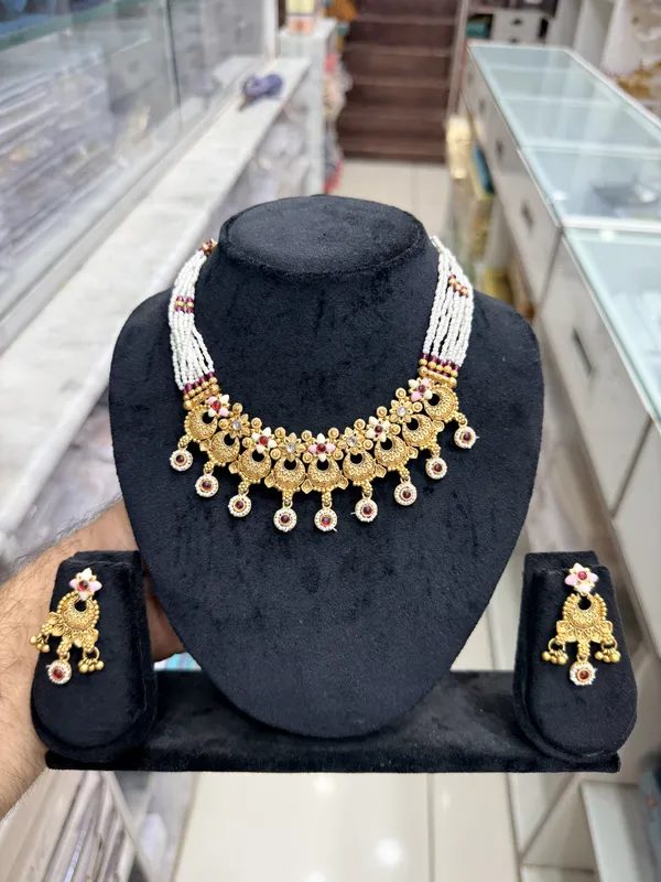 Gold_Metal_Alloy_Beaded_Floral_Traditional_Necklace_Set_For_Women