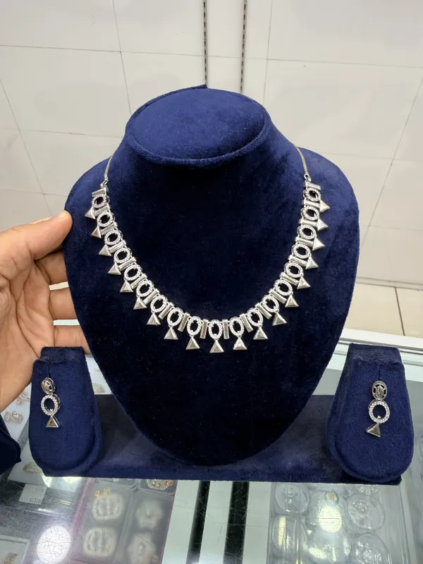 Gold_Metal_Alloy_Circular_Motif_Necklace_Set_For_Women